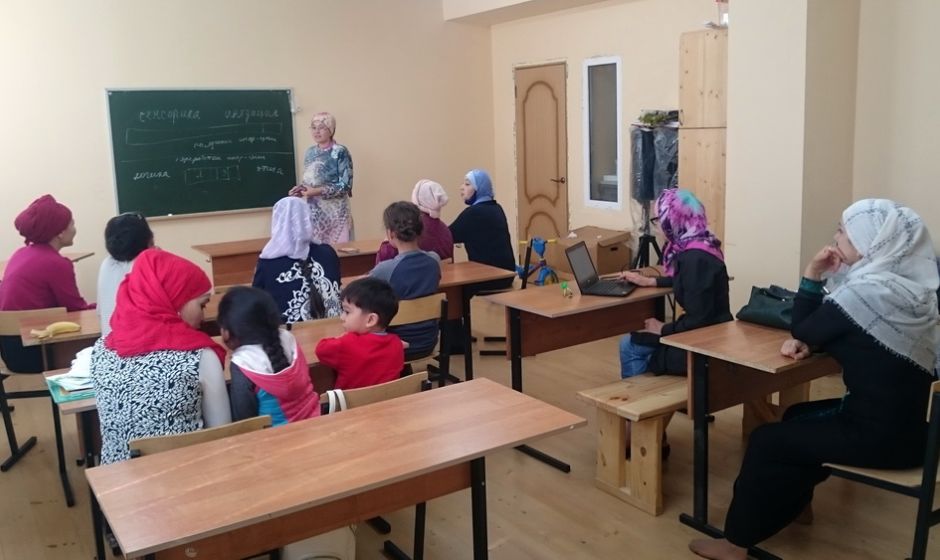 Женский клуб при мечети Малоярославца