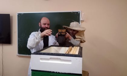 В общине Малоярославца прошел мастер-класс по пчеловодству
