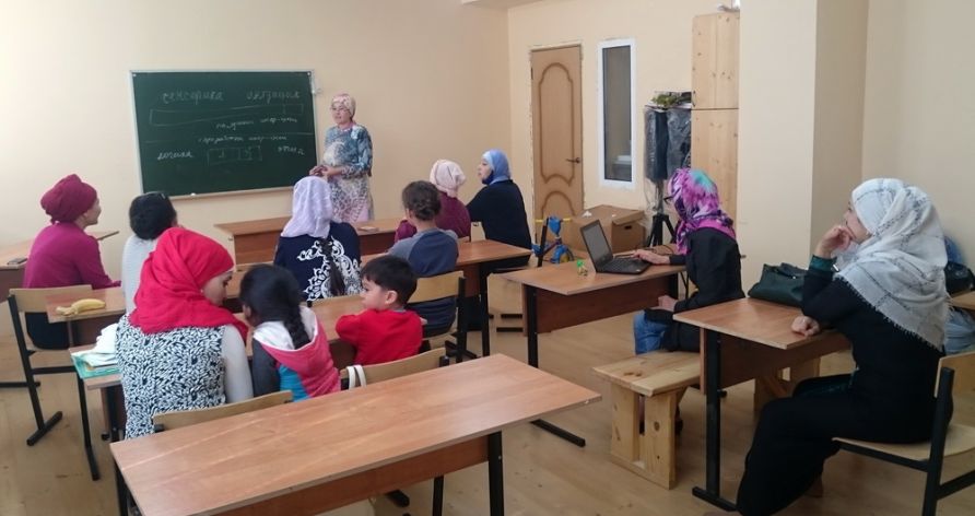 Женский клуб при мечети Малоярославца