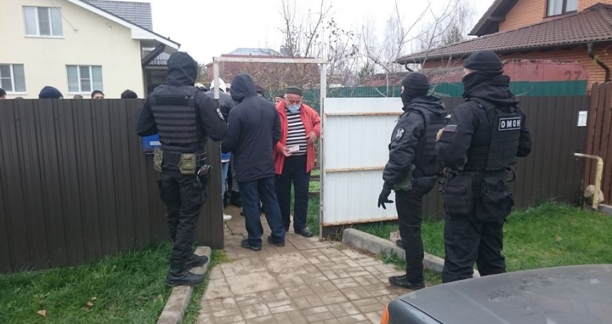 Проверка документов в мечети Малоярославца