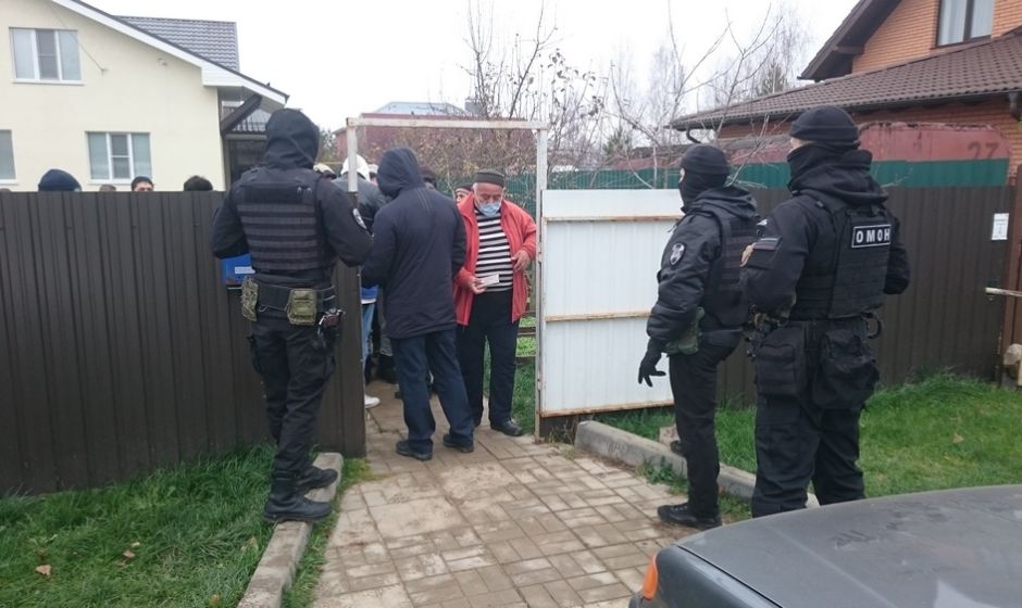 Проверка документов в мечети Малоярославца