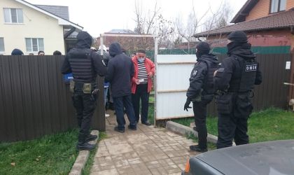 Проверка документов в мечети Малоярославца