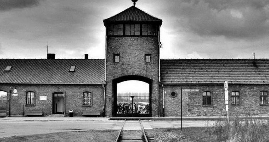Живи и помни: 27.01.45 - день освобождения узников Освенцима